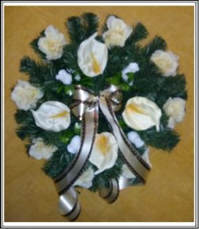 Umelý veniec okrúhly 55 cm č 48 s maslovými ružami a žltými kalami