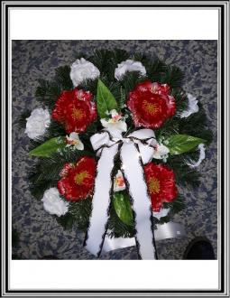 Umelý veniec 55 cm č 39 s červenými kvetmi a bielými ružami