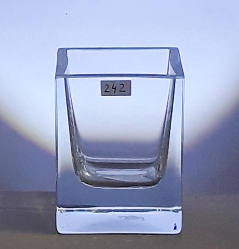 Sklenená váza kváder č 242 8x8x10,4 cm