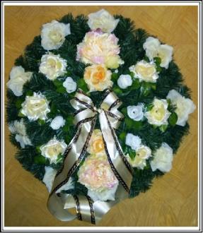 Umelý veniec okrúhly 70 cm č 6 s bielymi a bielo zlatými a ružovými kvetmi