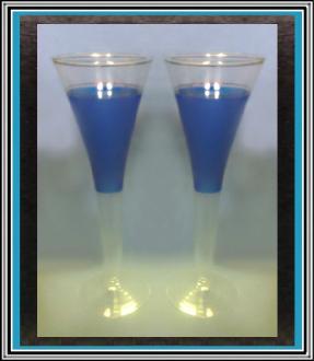 Sadá 2 ks svadobných pohárov Alexis
 - modré